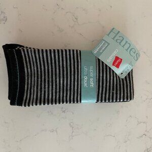 Hanes Casuals Super Soft 2 Pair Pack of Crew Socks (1 Solid/1 Stripe) OS NWT